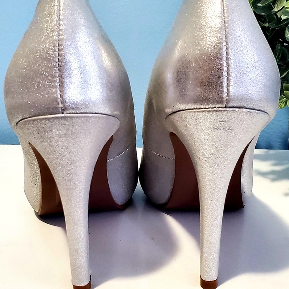 David's Bridal Silver Peep Toe Heels KINGSLEY 10M - Picture 2 of 5